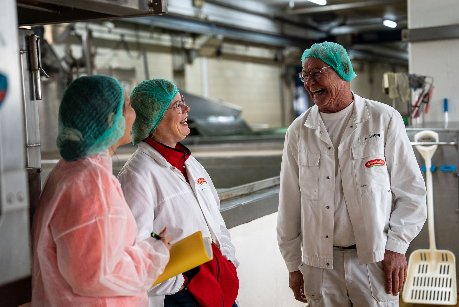 Corporate Fotografie Stuttgart – Mitarbeitende in der Lebensmittelproduktion